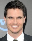 Robbie Amell (Wesley Rush)