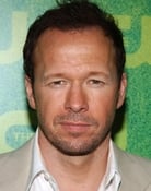 Donnie Wahlberg (Vincent Grey)