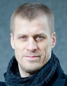 Jens Hultén (Janik 'Bone Doctor' Vinter)