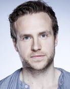 Rafe Spall (Danny Moses)