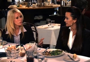 The Real Housewives of Beverly Hills, Season 1 - The Art of War image