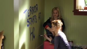 Six Feet Under, Season 4 - Terror Starts At Home image